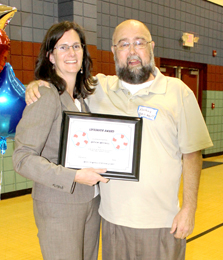 PCMOW executive director Meta Bowers presents Anthony Massengill with the Life Saver Award. 